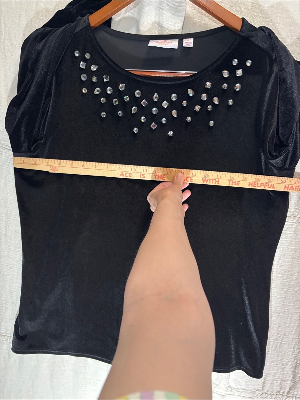 Quacker Factory Black Velvet Rhinestone Embellished Tunic Blouse Size 1X EUC - Picture 6 of 8